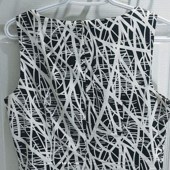 Lori M- Sleeveless Black and White dress, Size - M - Picture 3 of 5